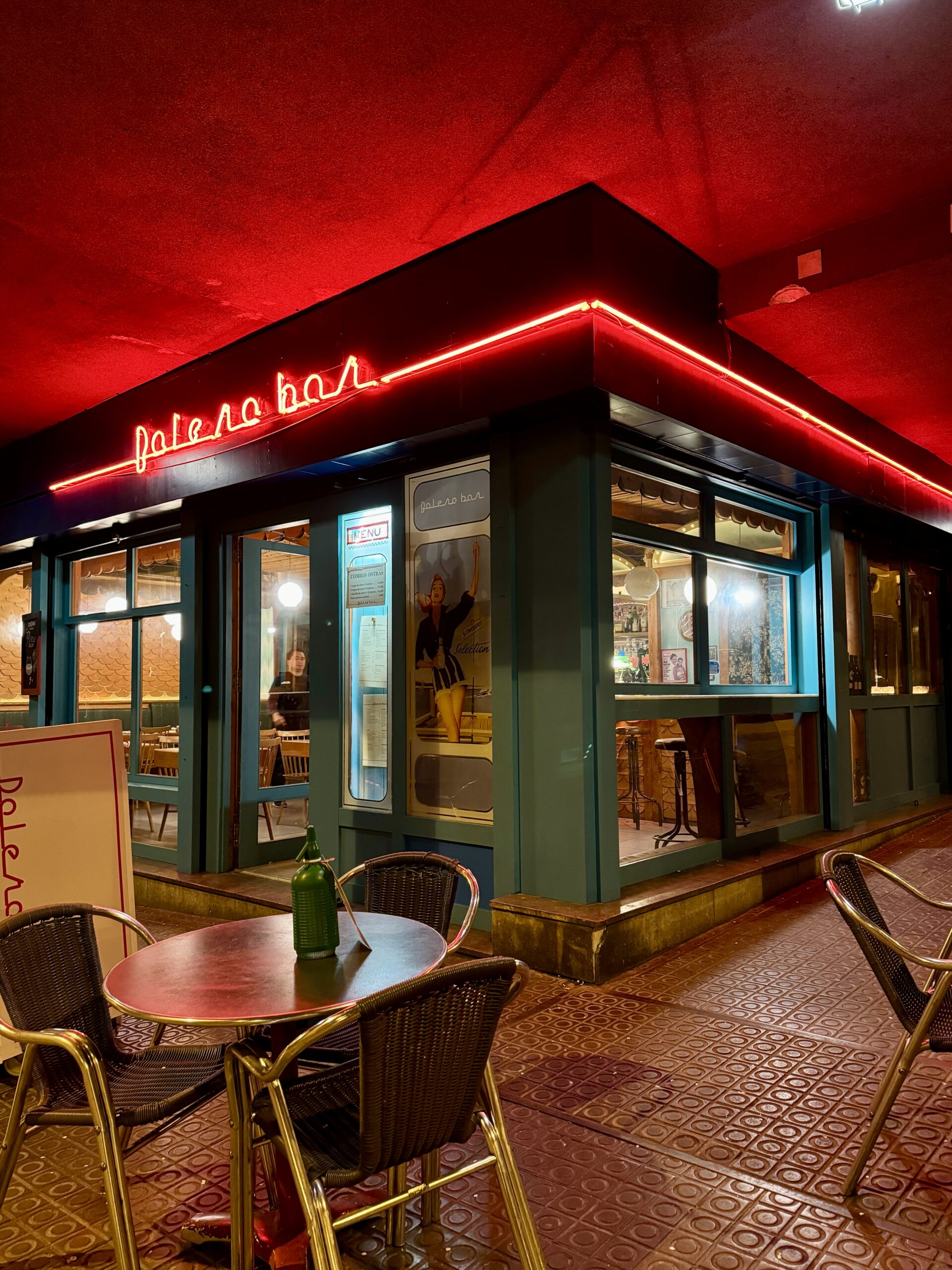 Bolero Bar Barcelona: A 1970s-Inspired Hidden Gem for Tapas, Oysters & Drinks